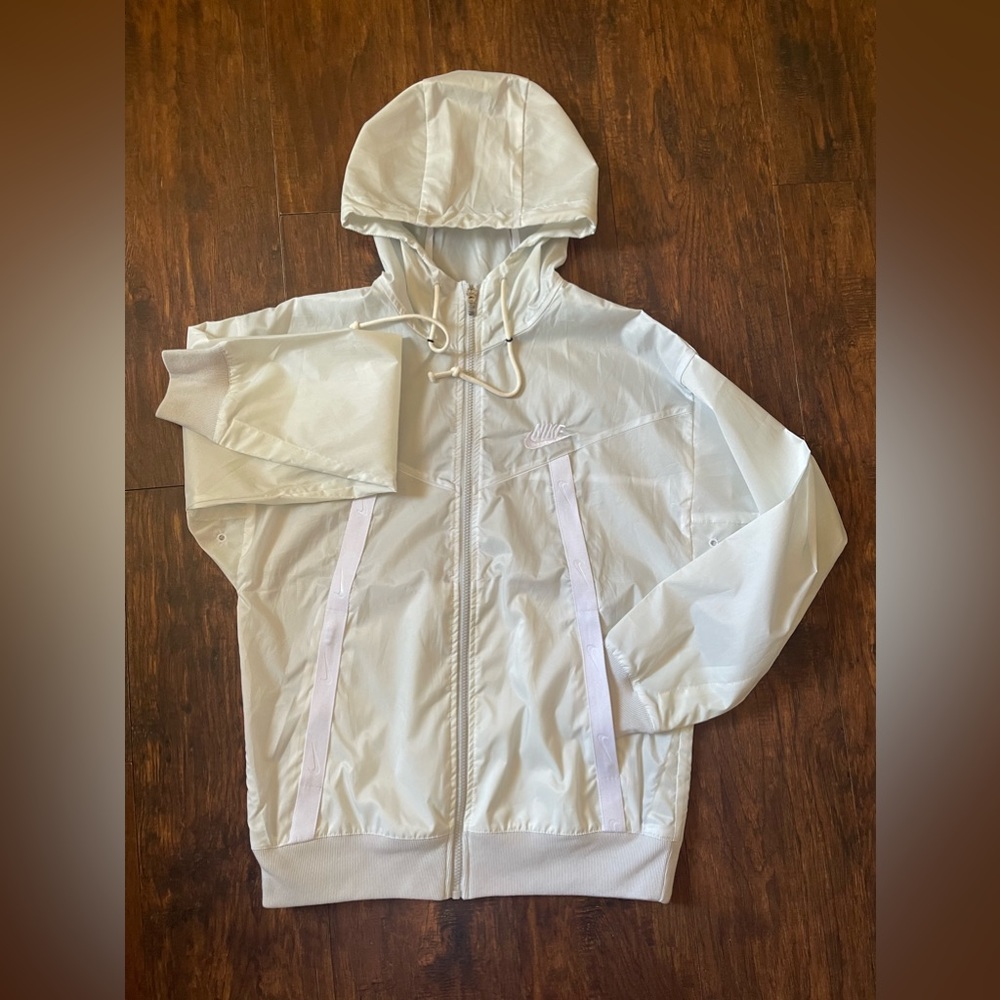 🌩️SOLD🌩️ Nike Sportswear Windrunner